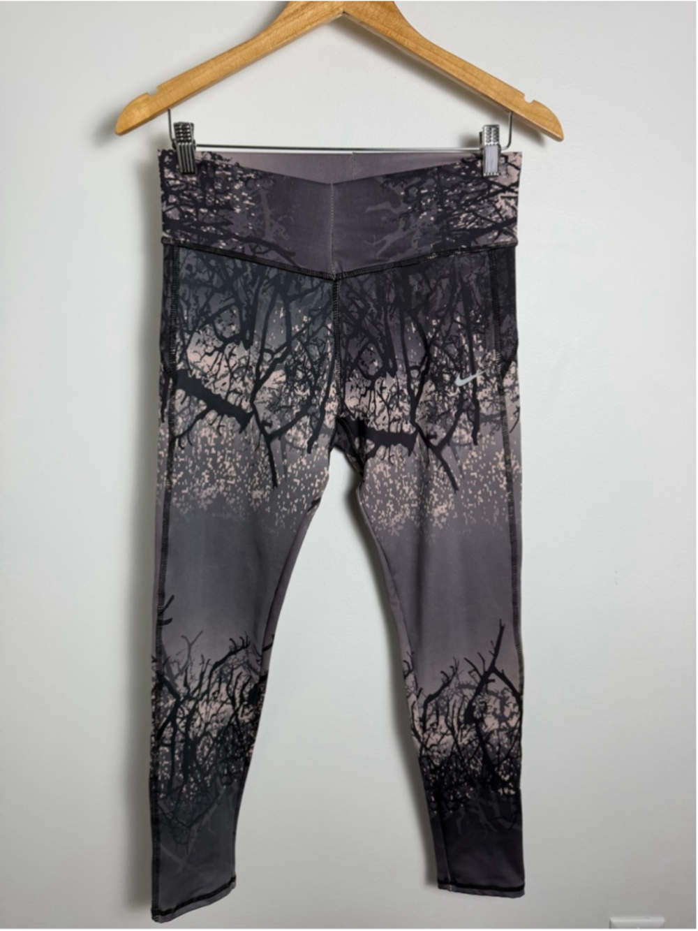 Nike Women’s Large Abstract Print Training Leggings 27” Inseam